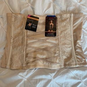 NWT Maidenform shapewear